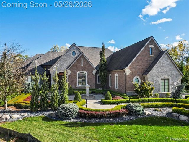 2475 Creekside Court, Rochester, MI 48306