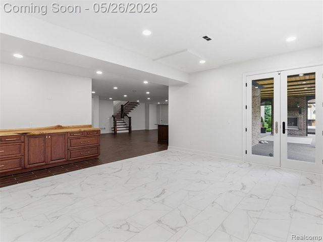 2475 Creekside Court, Rochester, MI 48306