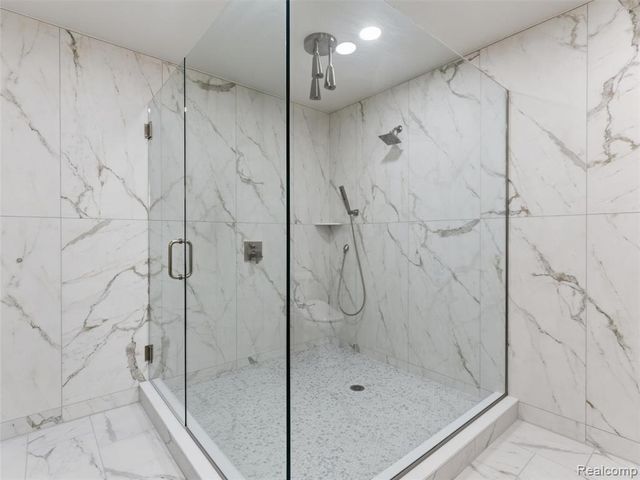 2475 Creekside Court, Rochester, MI 48306