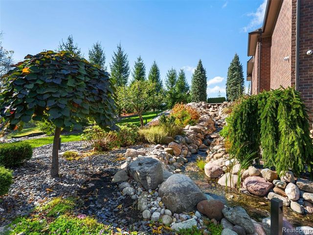 2475 Creekside Court, Rochester, MI 48306