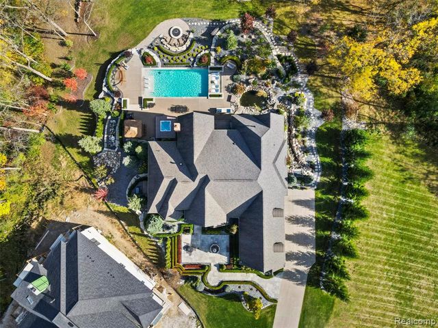 2475 Creekside Court, Rochester, MI 48306