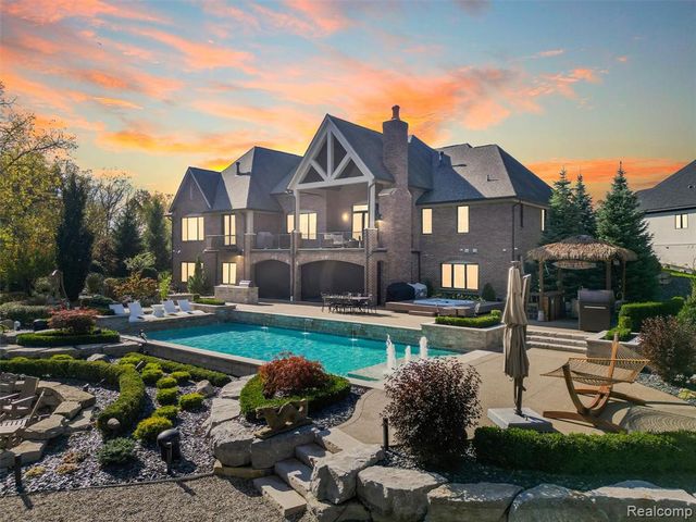 2475 Creekside Court, Rochester, MI 48306