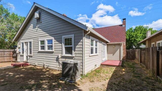 1040 W Poplar St, Stockton, CA 95203