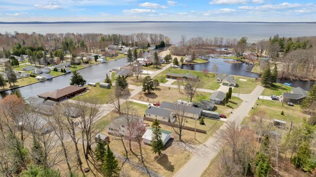 120 Marina Street, Houghton Lake, MI 48629