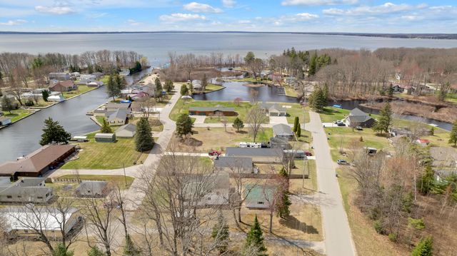 120 Marina Street, Houghton Lake, MI 48629