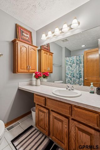 4636 N 126Th Avenue, Omaha, NE 68164