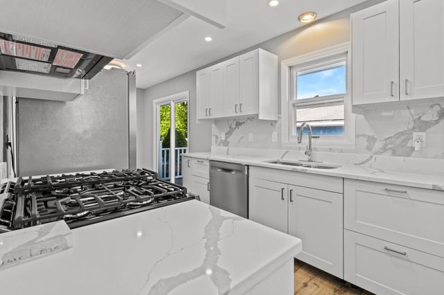 8300 16th Avenue S, Bloomington, MN 55425