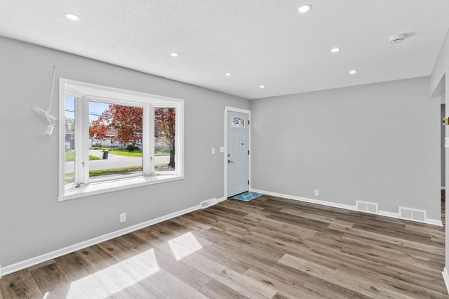 8300 16th Avenue S, Bloomington, MN 55425