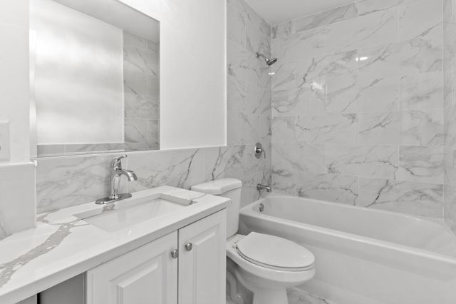 8300 16th Avenue S, Bloomington, MN 55425