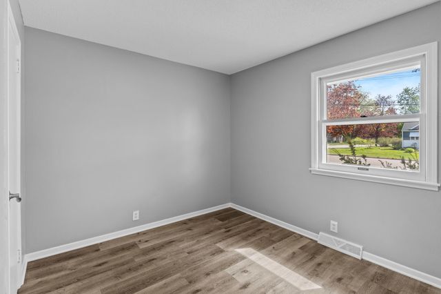 8300 16th Avenue S, Bloomington, MN 55425