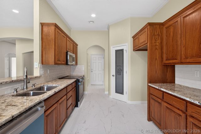 4526 E 141st Place S, Bixby, OK 74008