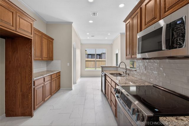 4526 E 141st Place S, Bixby, OK 74008