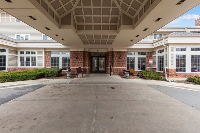 801 N Mclean Boulevard 222, Elgin, IL 60123