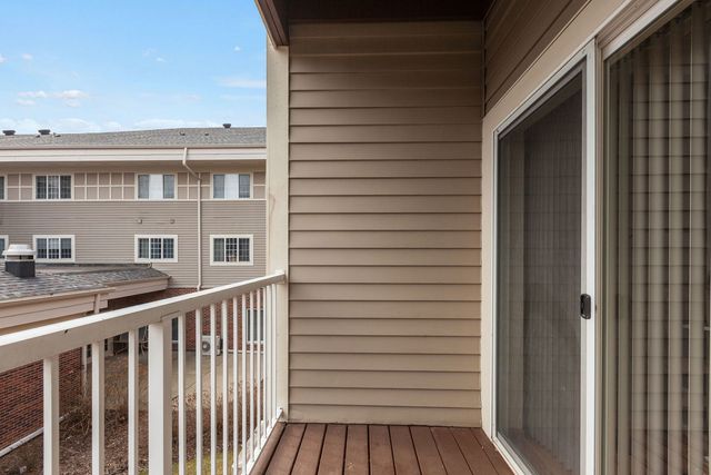 801 N Mclean Boulevard 222, Elgin, IL 60123