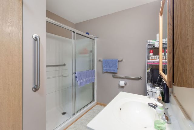 801 N Mclean Boulevard 222, Elgin, IL 60123