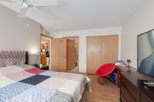 801 N Mclean Boulevard 222, Elgin, IL 60123