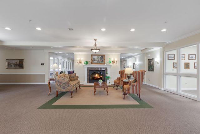 801 N Mclean Boulevard 222, Elgin, IL 60123