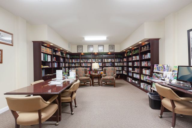 801 N Mclean Boulevard 222, Elgin, IL 60123