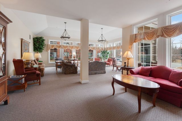 801 N Mclean Boulevard 222, Elgin, IL 60123