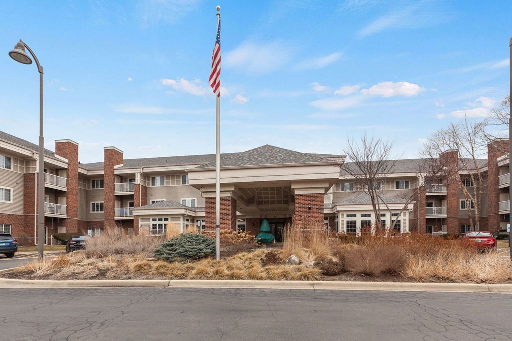 801 N Mclean Boulevard 222, Elgin, IL 60123