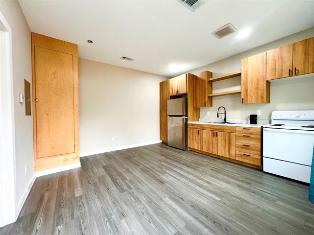 4222 Opal Avenue, Dallas, TX 75216