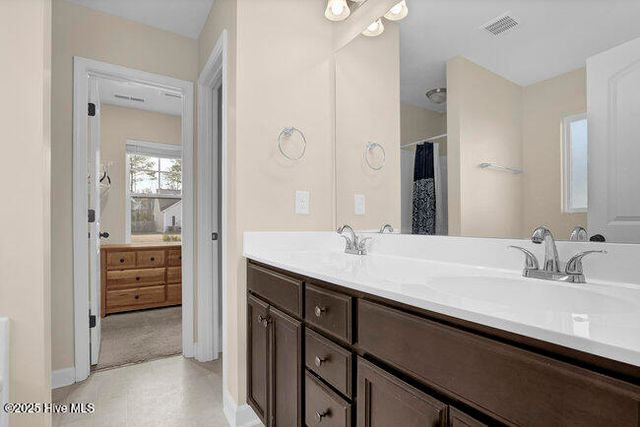 707 Crystal Cove Court, Sneads Ferry, NC 28460