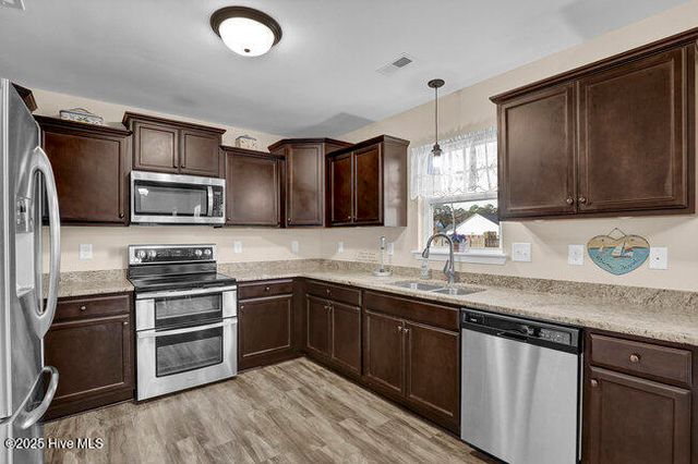 707 Crystal Cove Court, Sneads Ferry, NC 28460