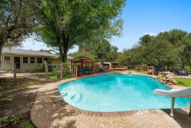 651 High Low DR, New Braunfels, TX 78132