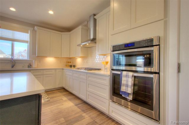 584 Round Rock Drive, Howell, MI 48843