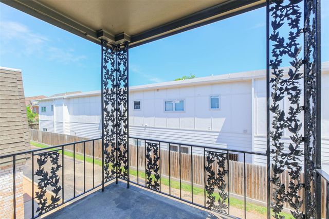 5922 Fairdale Lane B, Houston, TX 77057