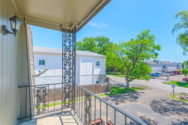 5922 Fairdale Lane B, Houston, TX 77057