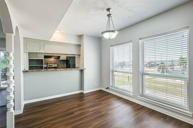 5922 Fairdale Lane B, Houston, TX 77057