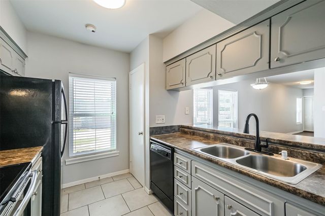 5922 Fairdale Lane B, Houston, TX 77057