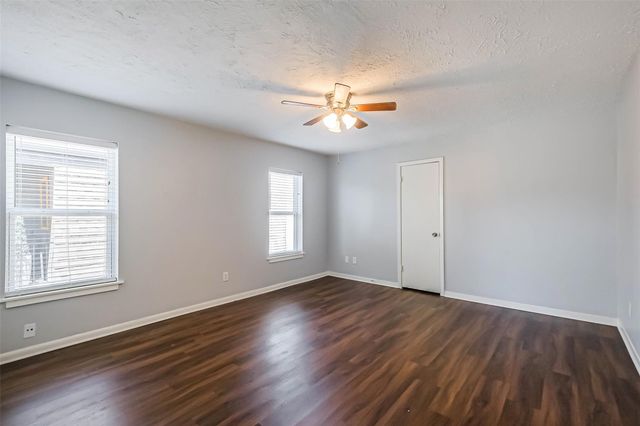 5922 Fairdale Lane B, Houston, TX 77057