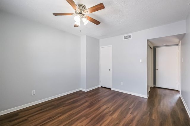 5922 Fairdale Lane B, Houston, TX 77057