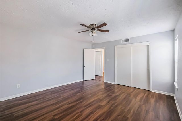 5922 Fairdale Lane B, Houston, TX 77057