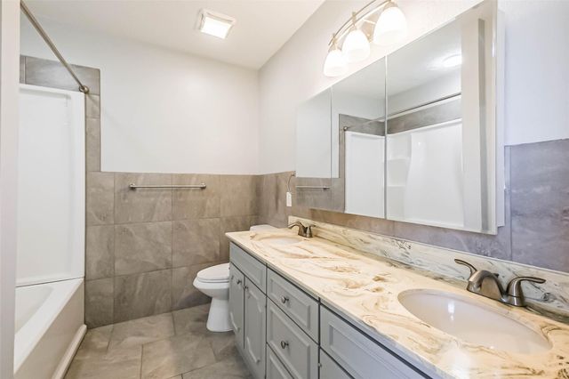 5922 Fairdale Lane B, Houston, TX 77057