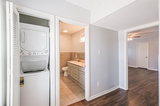 5922 Fairdale Lane B, Houston, TX 77057
