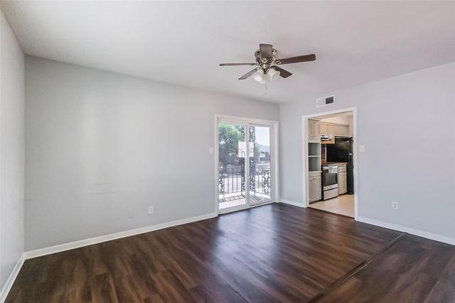 5922 Fairdale Lane B, Houston, TX 77057