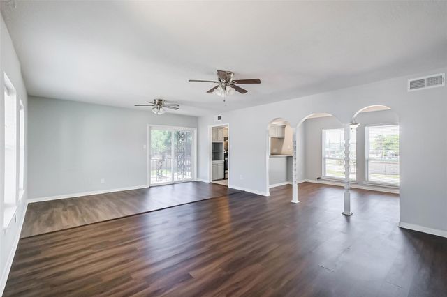 5922 Fairdale Lane B, Houston, TX 77057