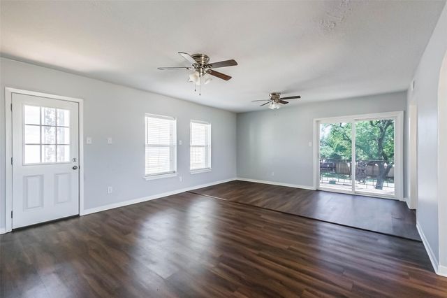 5922 Fairdale Lane B, Houston, TX 77057