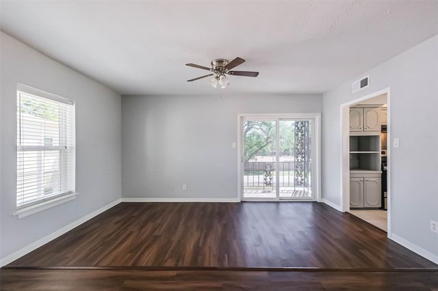5922 Fairdale Lane B, Houston, TX 77057