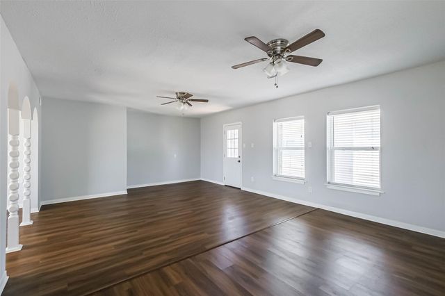 5922 Fairdale Lane B, Houston, TX 77057