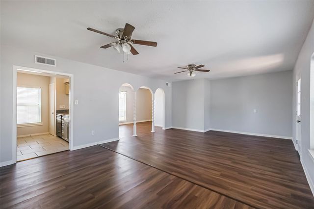 5922 Fairdale Lane B, Houston, TX 77057