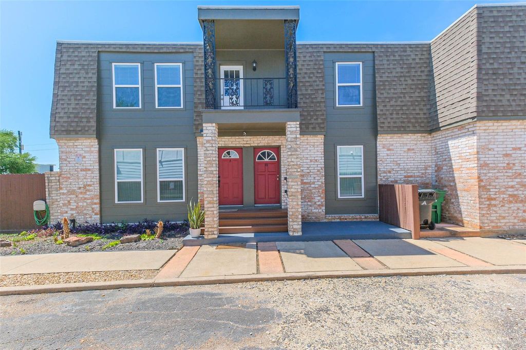 5922 Fairdale Lane B, Houston, TX 77057