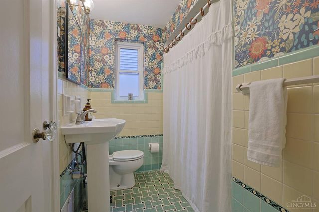 3803 Gatewood Lane, Silverton, OH 45236