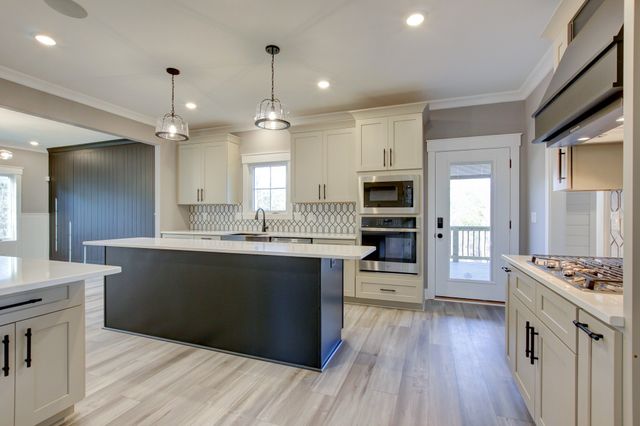 701 Sandringham Ct, Clarksville, TN 37043