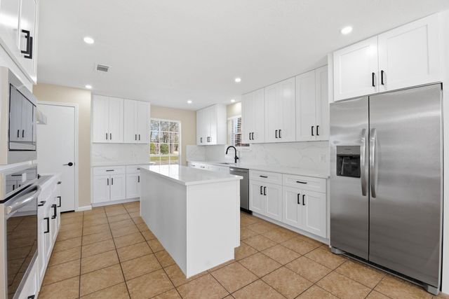 426 Pine Manor Drive, Conroe, TX 77385