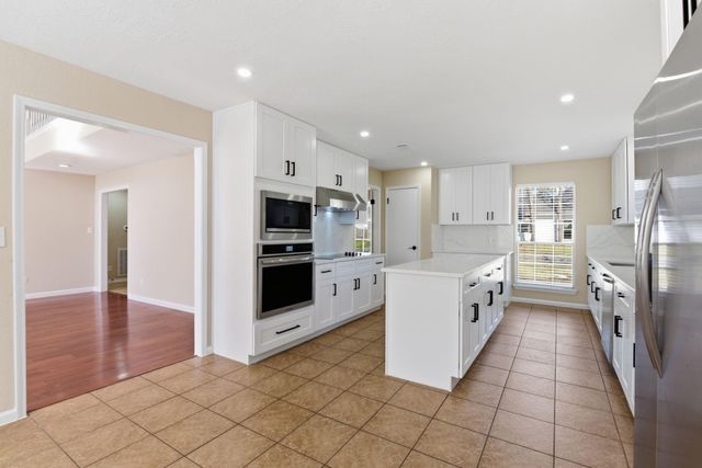 426 Pine Manor Drive, Conroe, TX 77385