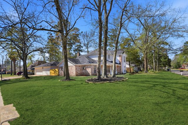 426 Pine Manor Drive, Conroe, TX 77385